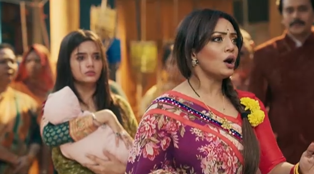 Neelu blocks Doree from entering the house with the strange child